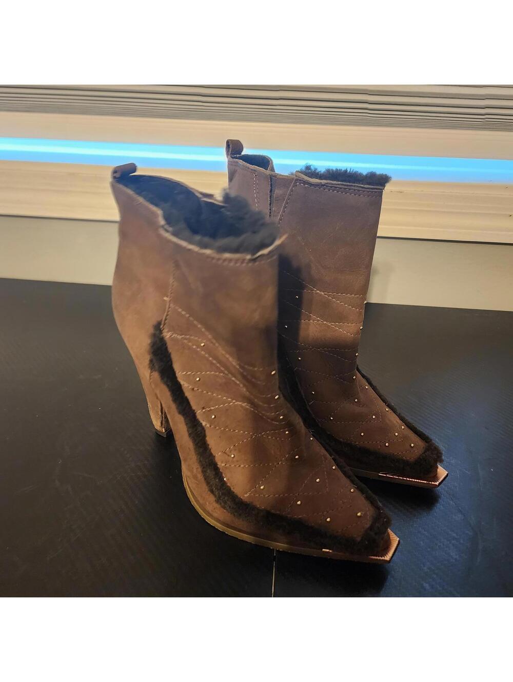 Ivy Kirzhner Suede Fur Trim Studded Ankle Boots Women's Size 8 EUC Rare